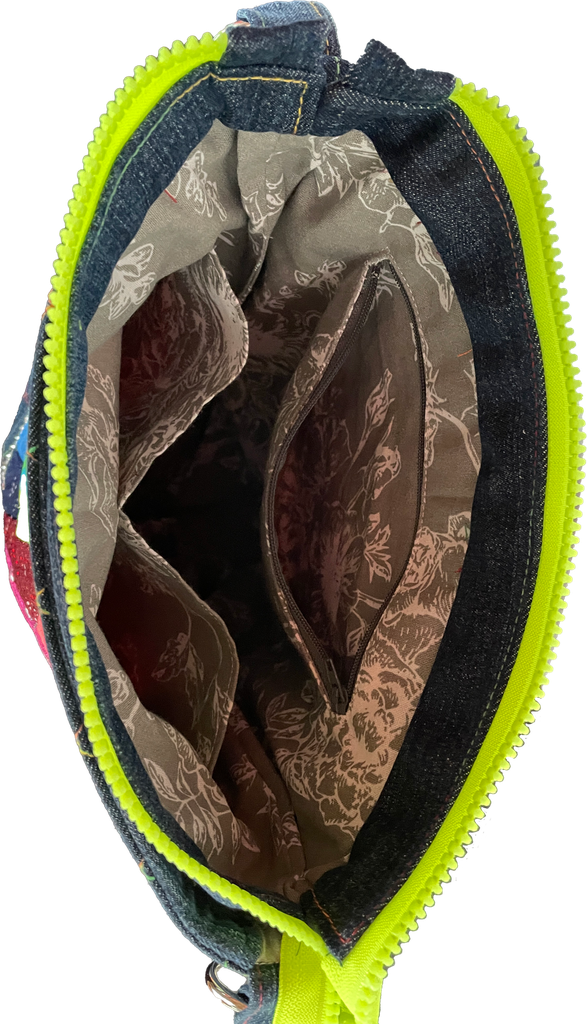 Extravagante Schultertasche im Jeans-Look mit Glitzer-Panel 2